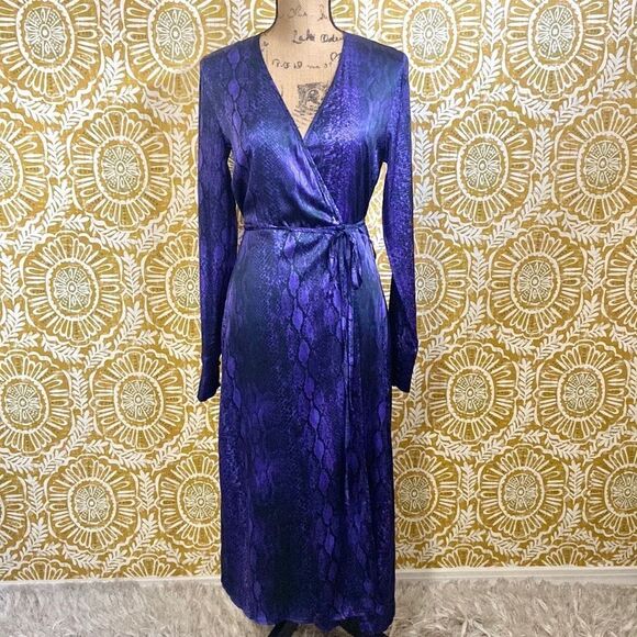 NWT The Andamane Beverly Gorgeous Satin Wrap Midi Dress in Snake Viola size XS - Picture 3 of 12